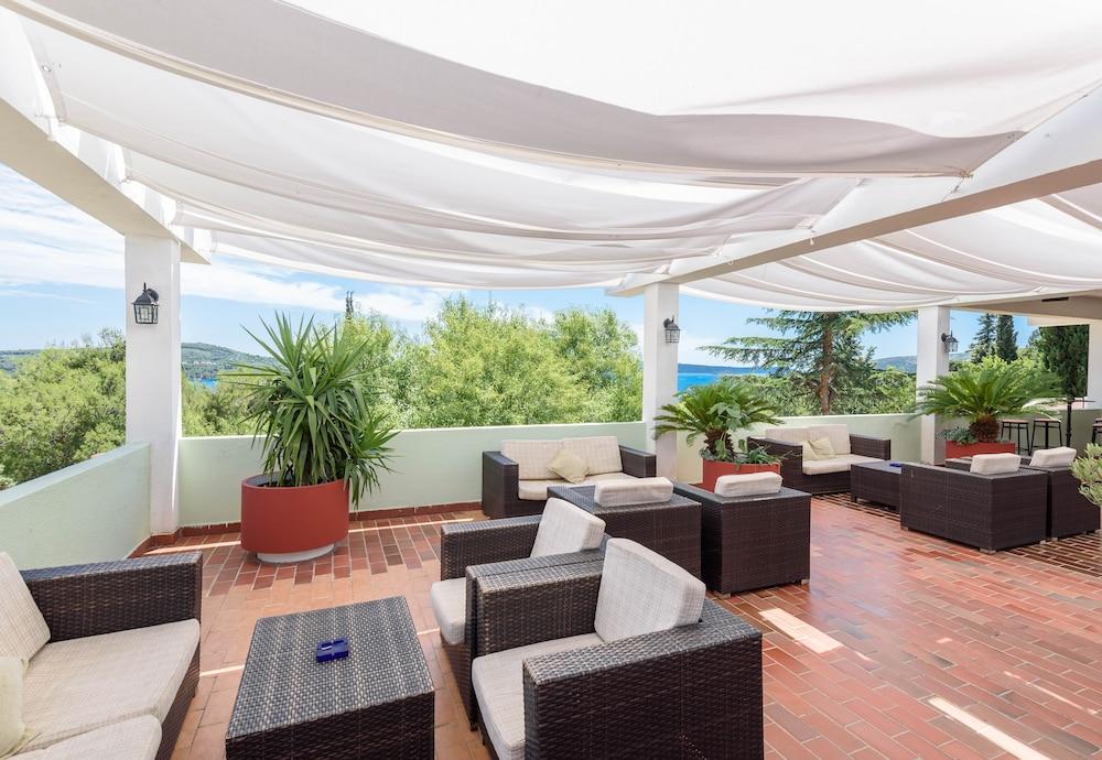 Apartment Medena Trogir Exterior photo